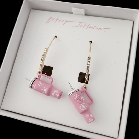 BETSEY JOHNSON Christmas Holiday Pink & White Snowflake Stanley Cup Earrings NWT - Picture 4 of 13